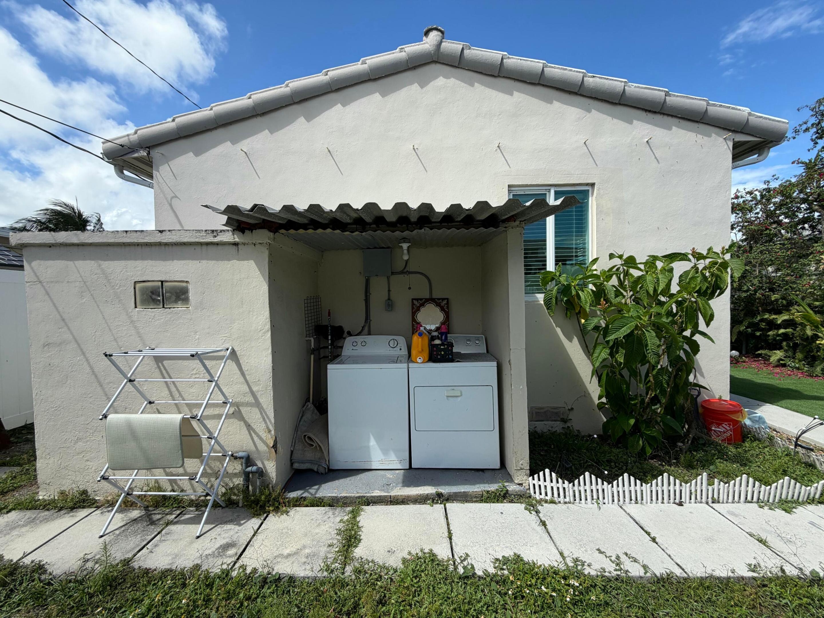 FRANK ADD TO HOLLYWOOD - Residential Lease