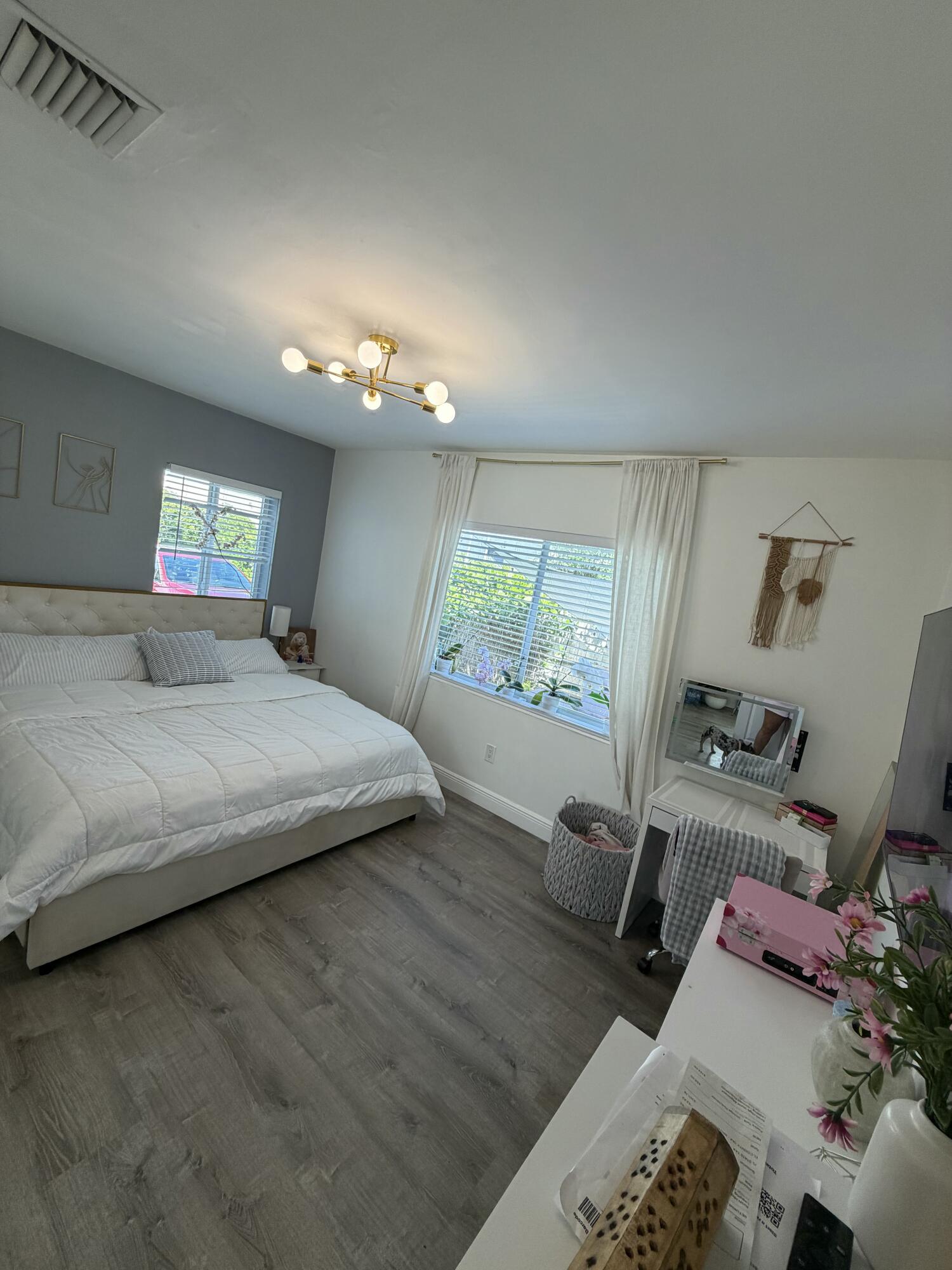 FRANK ADD TO HOLLYWOOD - Residential Lease