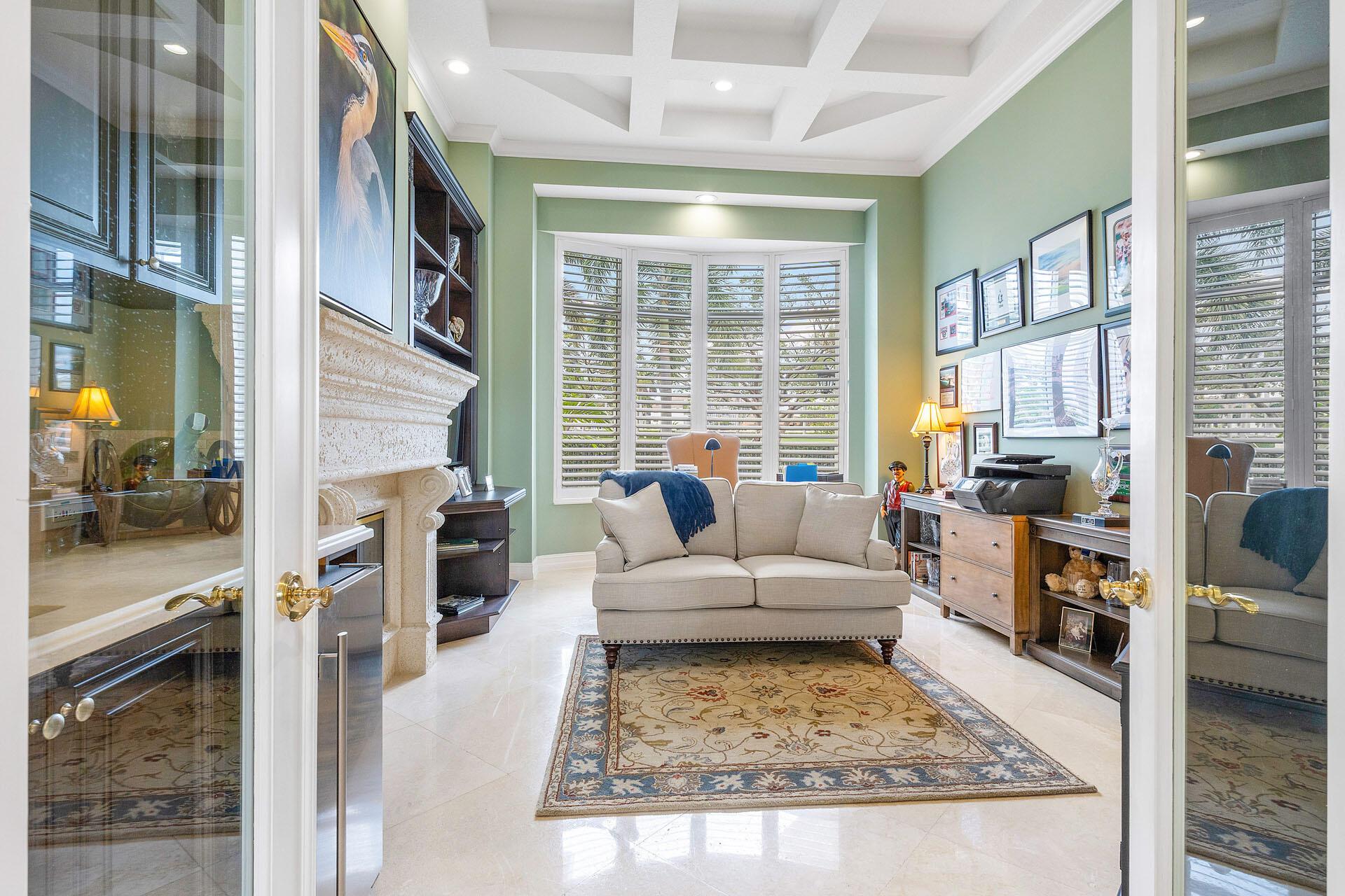 ROYAL PALM YACHT & COUNTRY CLUB - Residential