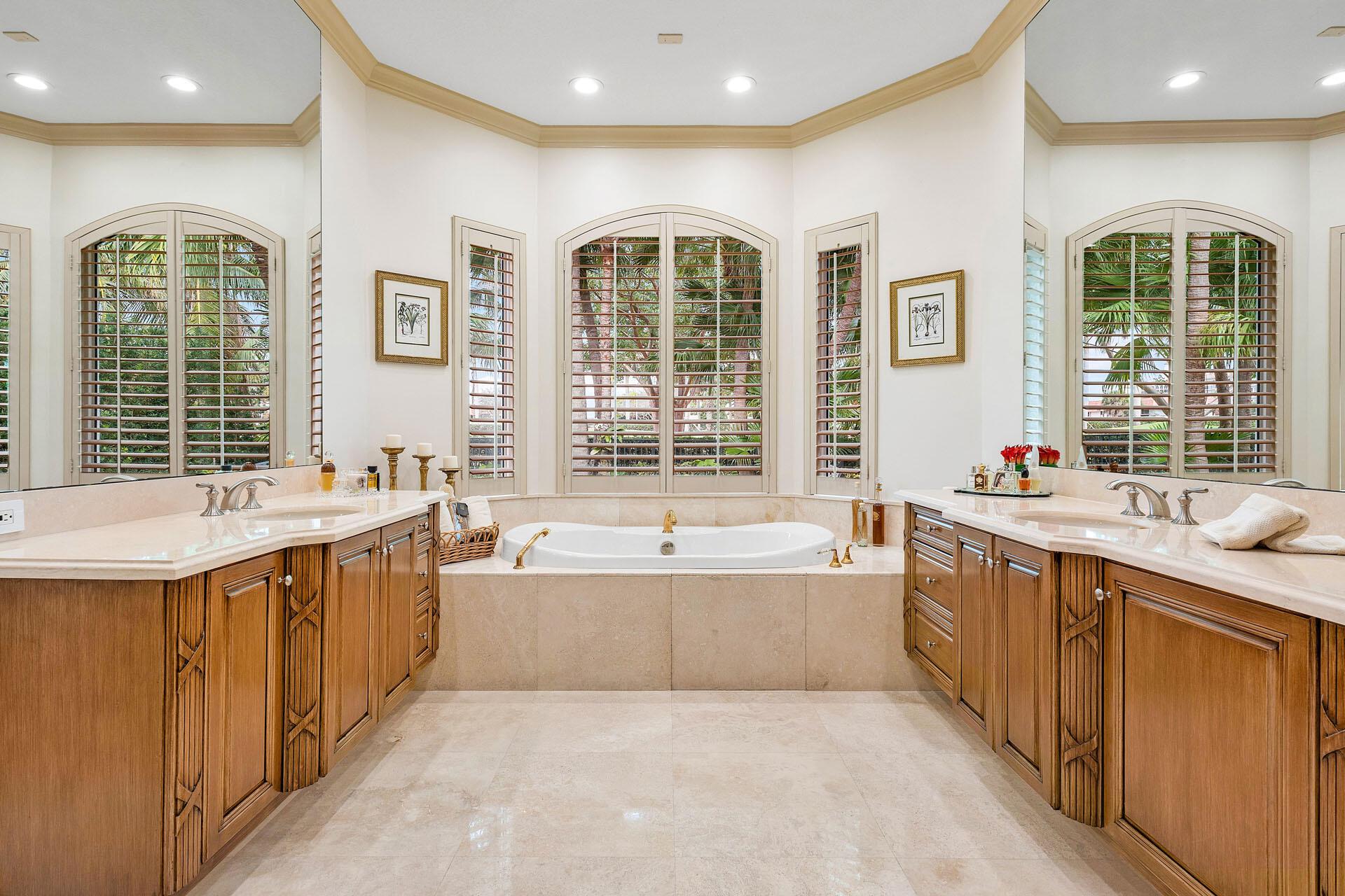 ROYAL PALM YACHT & COUNTRY CLUB - Residential