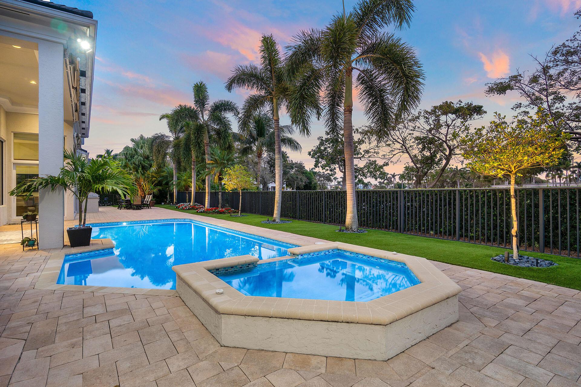 ROYAL PALM YACHT & COUNTRY CLUB - Residential