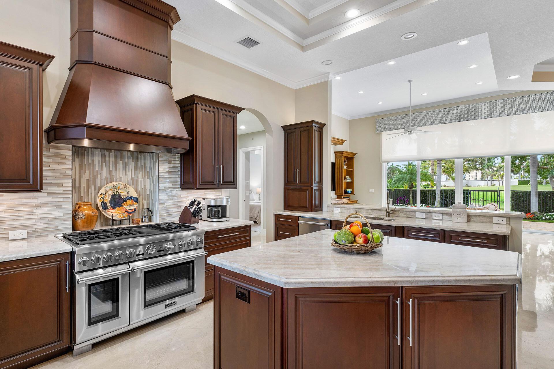 ROYAL PALM YACHT & COUNTRY CLUB - Residential