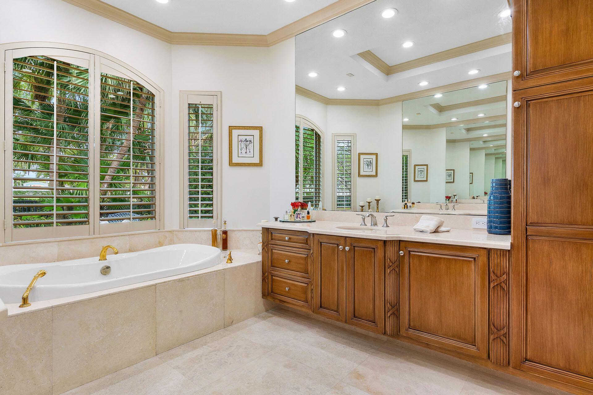 ROYAL PALM YACHT & COUNTRY CLUB - Residential