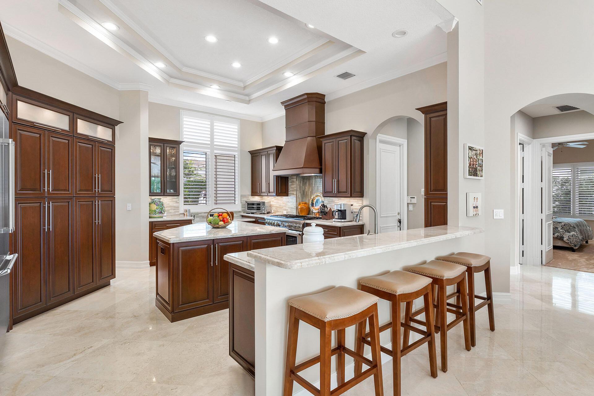 ROYAL PALM YACHT & COUNTRY CLUB - Residential