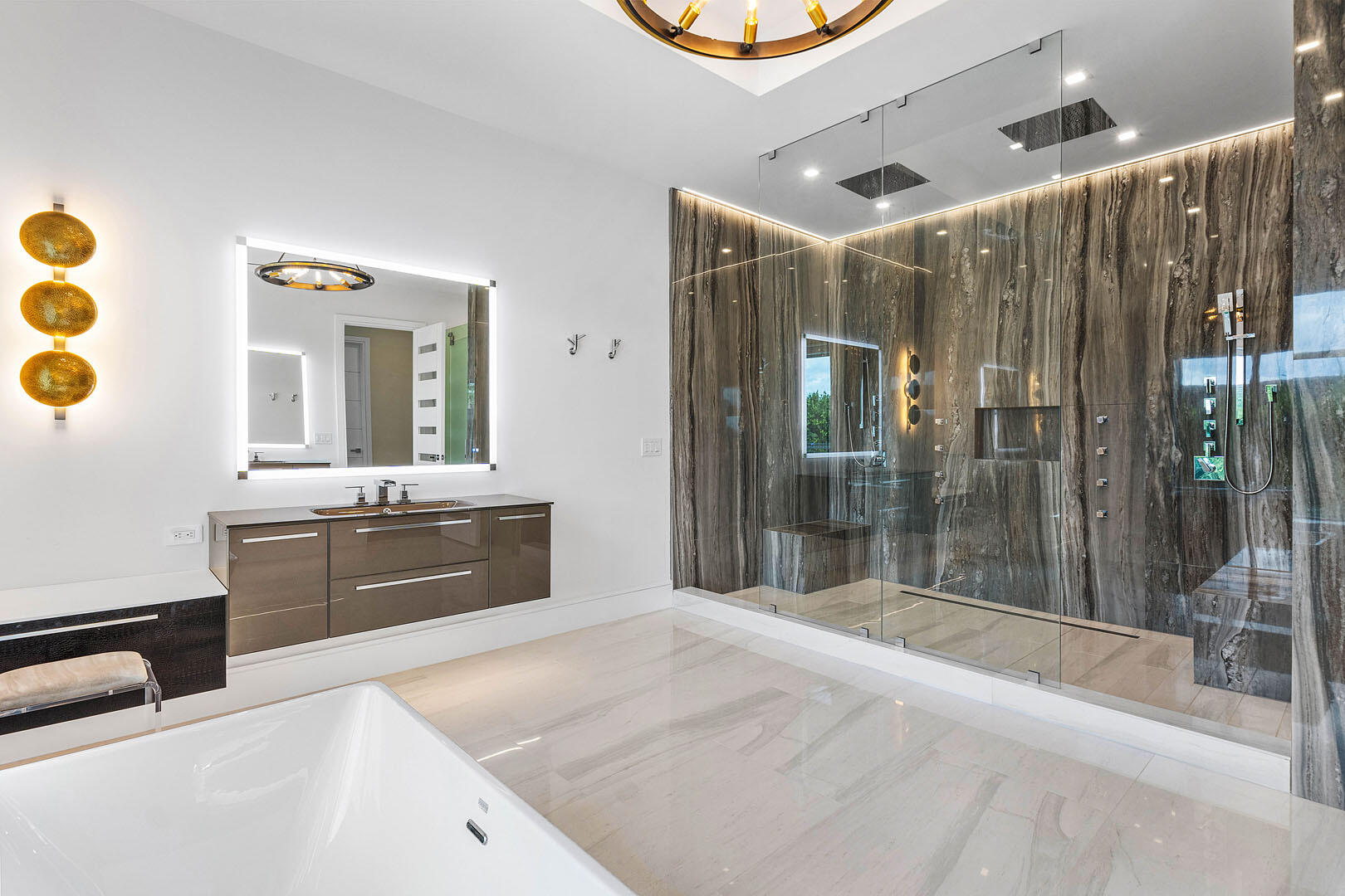 ROYAL PALM YACHT & COUNTRY CLUB - Residential