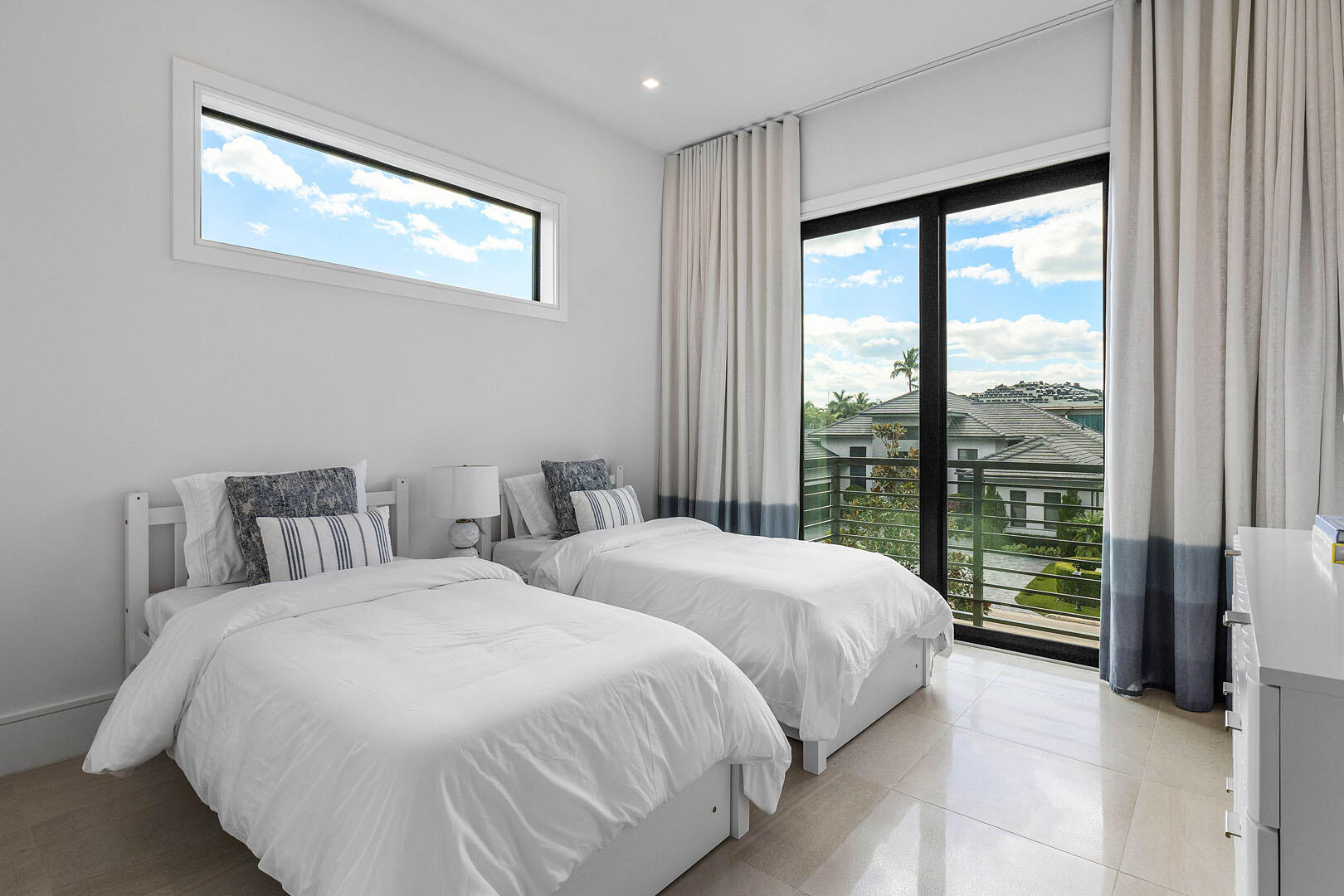 ROYAL PALM YACHT & COUNTRY CLUB - Residential