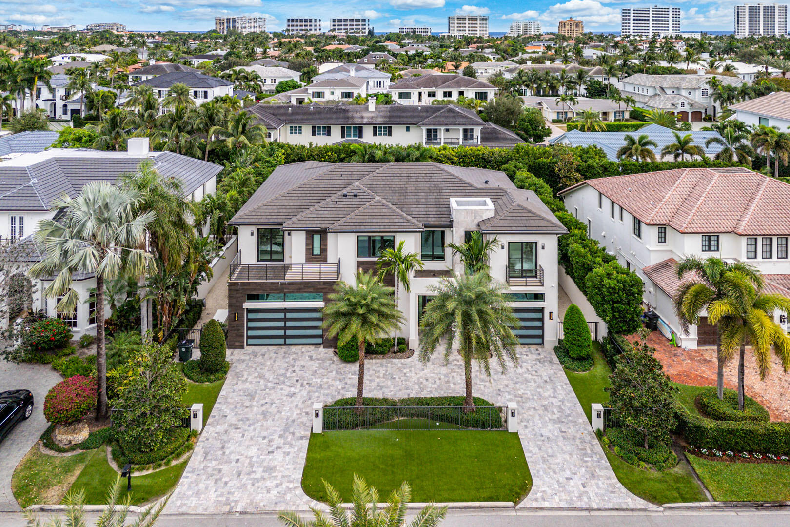 ROYAL PALM YACHT & COUNTRY CLUB - Residential