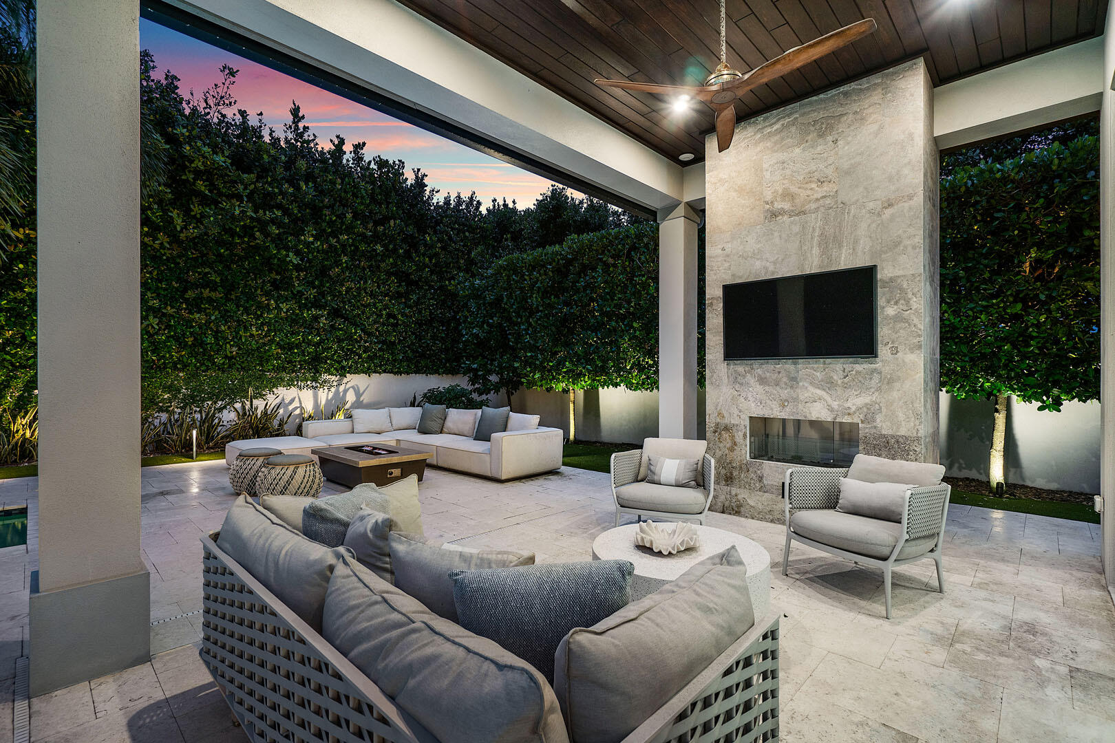 ROYAL PALM YACHT & COUNTRY CLUB - Residential