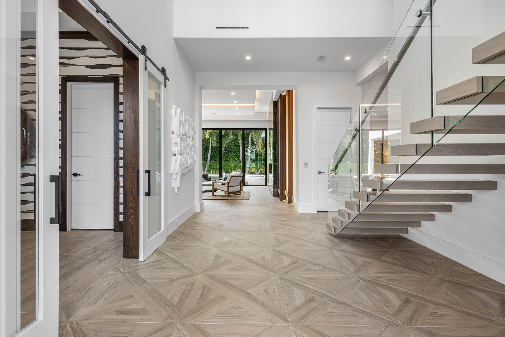 ROYAL PALM YACHT & COUNTRY CLUB - Residential
