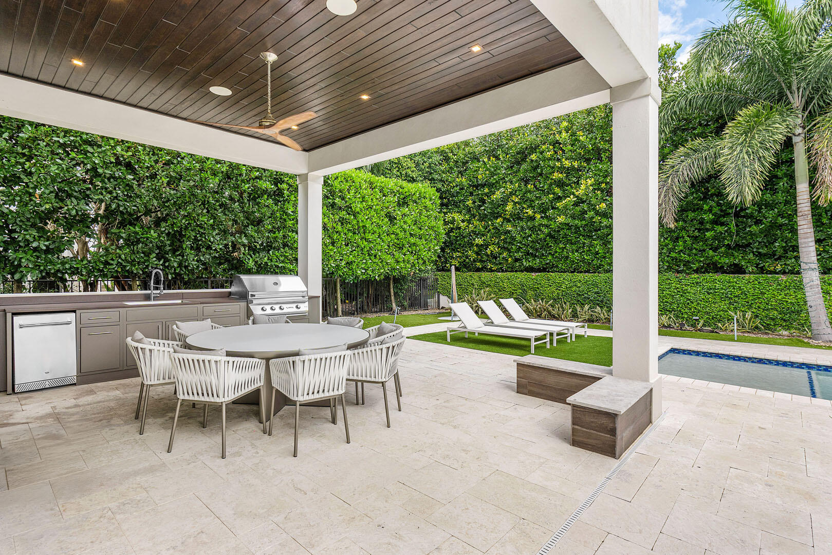 ROYAL PALM YACHT & COUNTRY CLUB - Residential