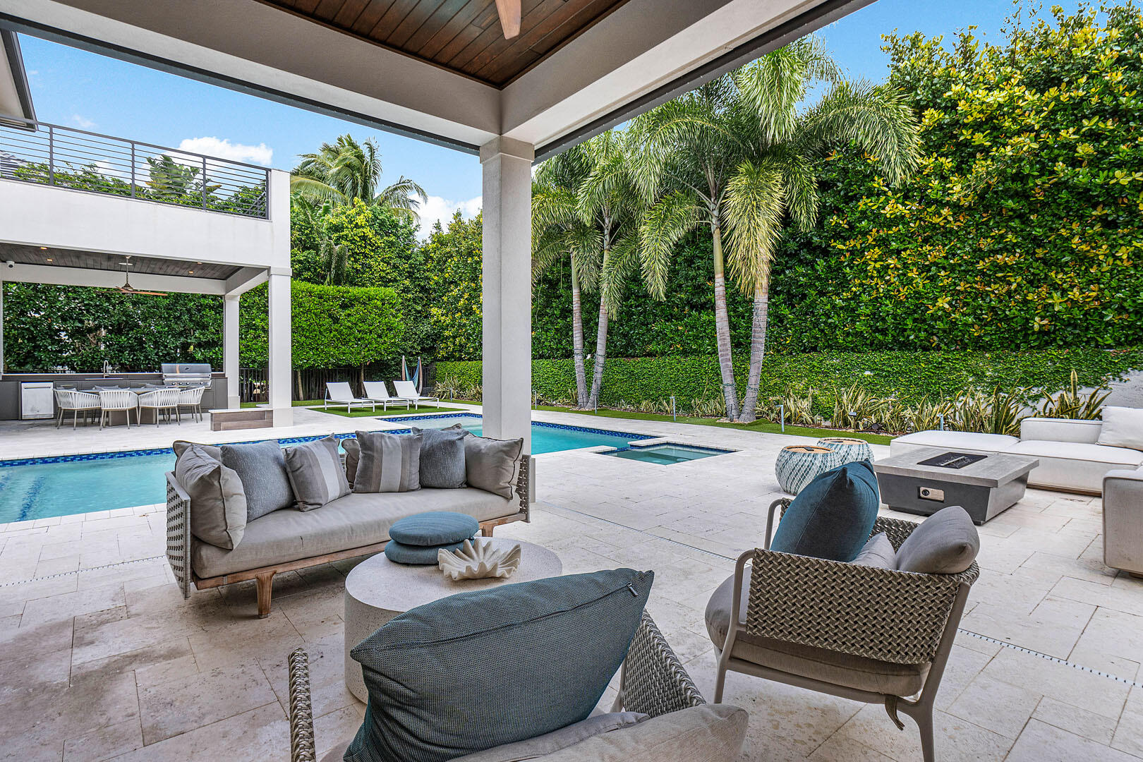 ROYAL PALM YACHT & COUNTRY CLUB - Residential