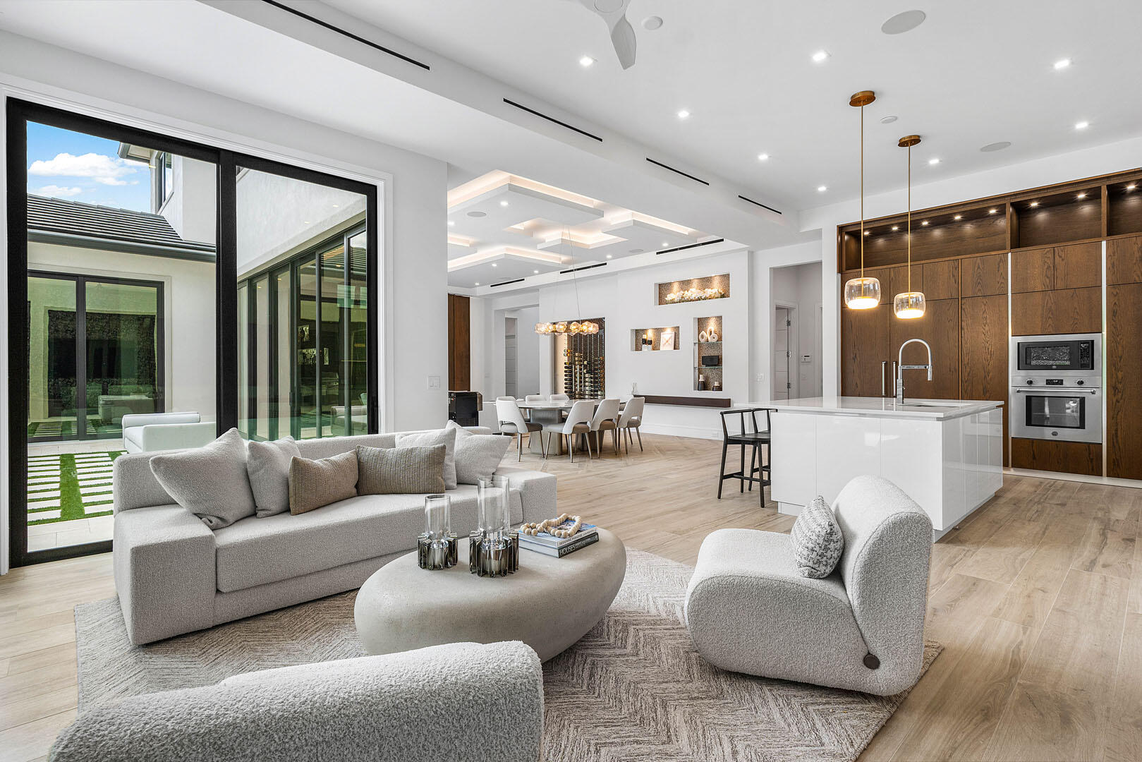 ROYAL PALM YACHT & COUNTRY CLUB - Residential