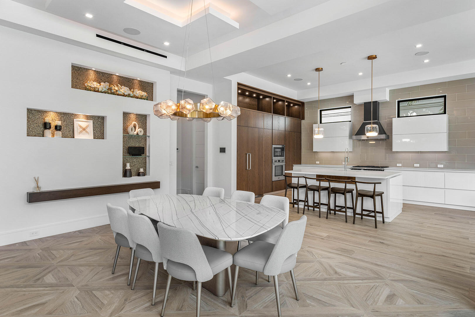 ROYAL PALM YACHT & COUNTRY CLUB - Residential