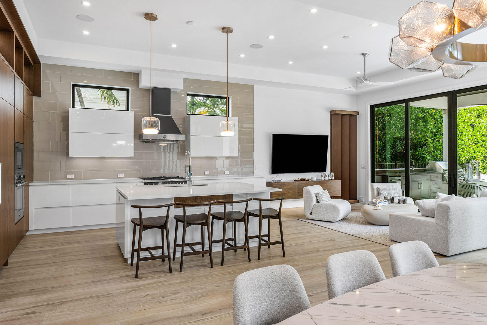 ROYAL PALM YACHT & COUNTRY CLUB - Residential