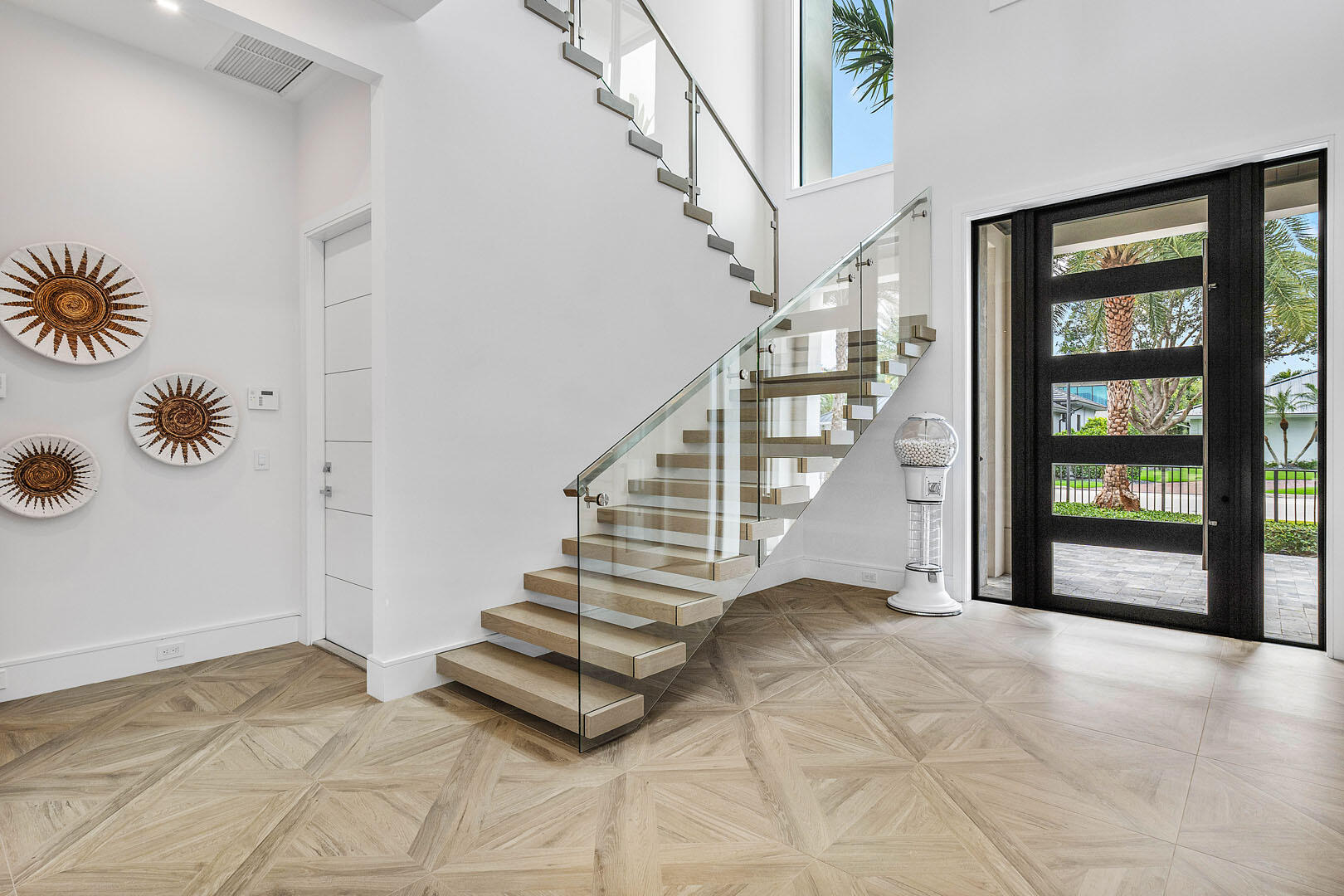 ROYAL PALM YACHT & COUNTRY CLUB - Residential