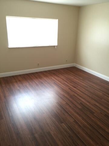 ROYAL OAKS TOWNHOUSE 11 CONDO - Residential
