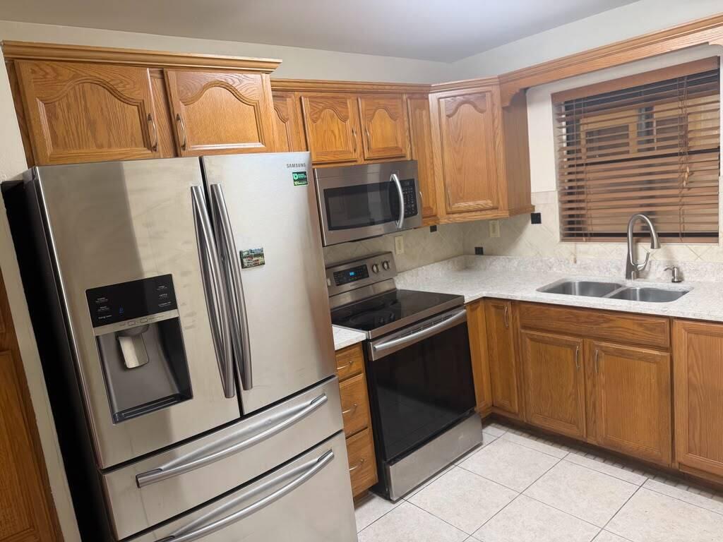 CORAL PLAZA CONDO - Residential