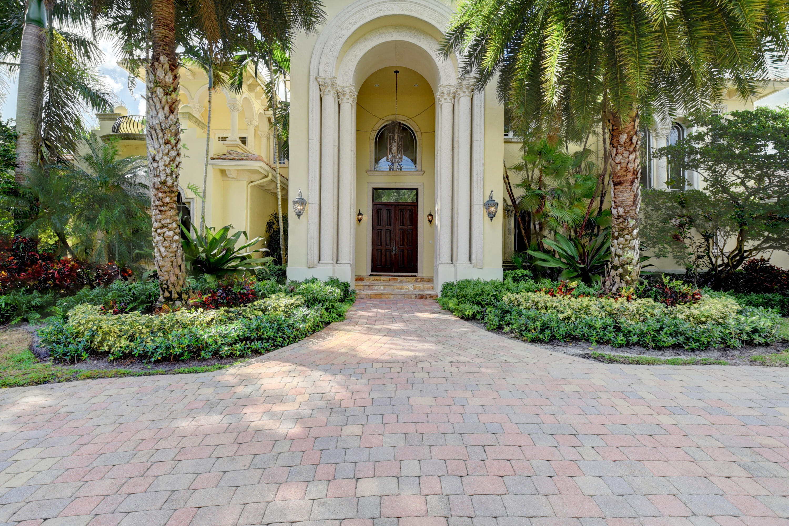 LONG LAKE ESTATES - Residential