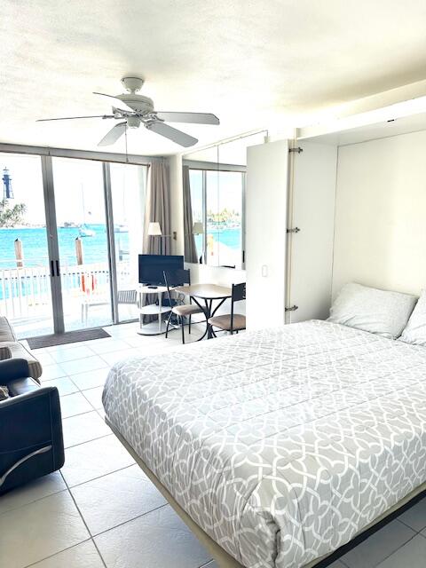 HILLSBORO SHORES EXECUTIVE - Residential