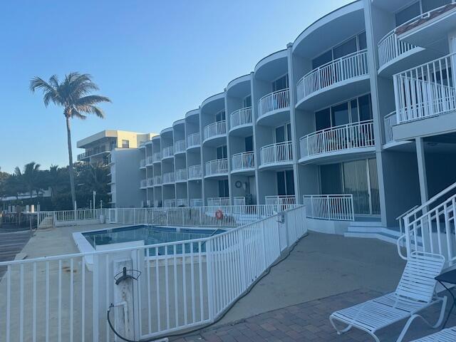 HILLSBORO SHORES EXECUTIVE - Residential