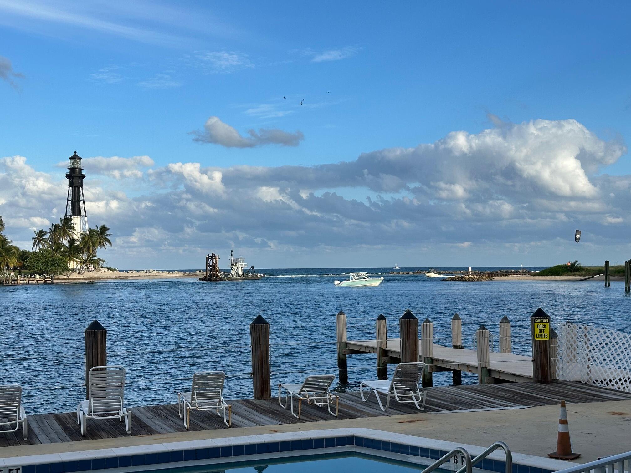 HILLSBORO SHORES EXECUTIVE - Residential