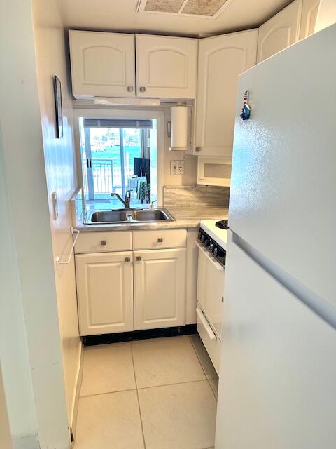 HILLSBORO SHORES EXECUTIVE - Residential