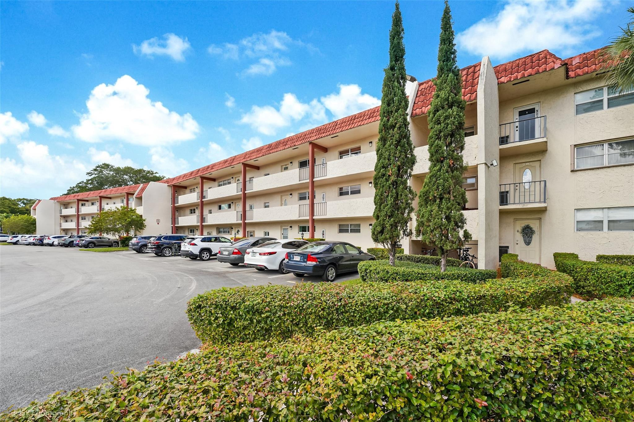 HOLLYBROOK GOLF AND TENNI - Residential