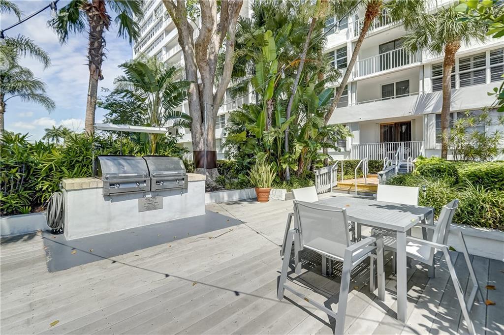 EAST POINT TOWERS - Residential