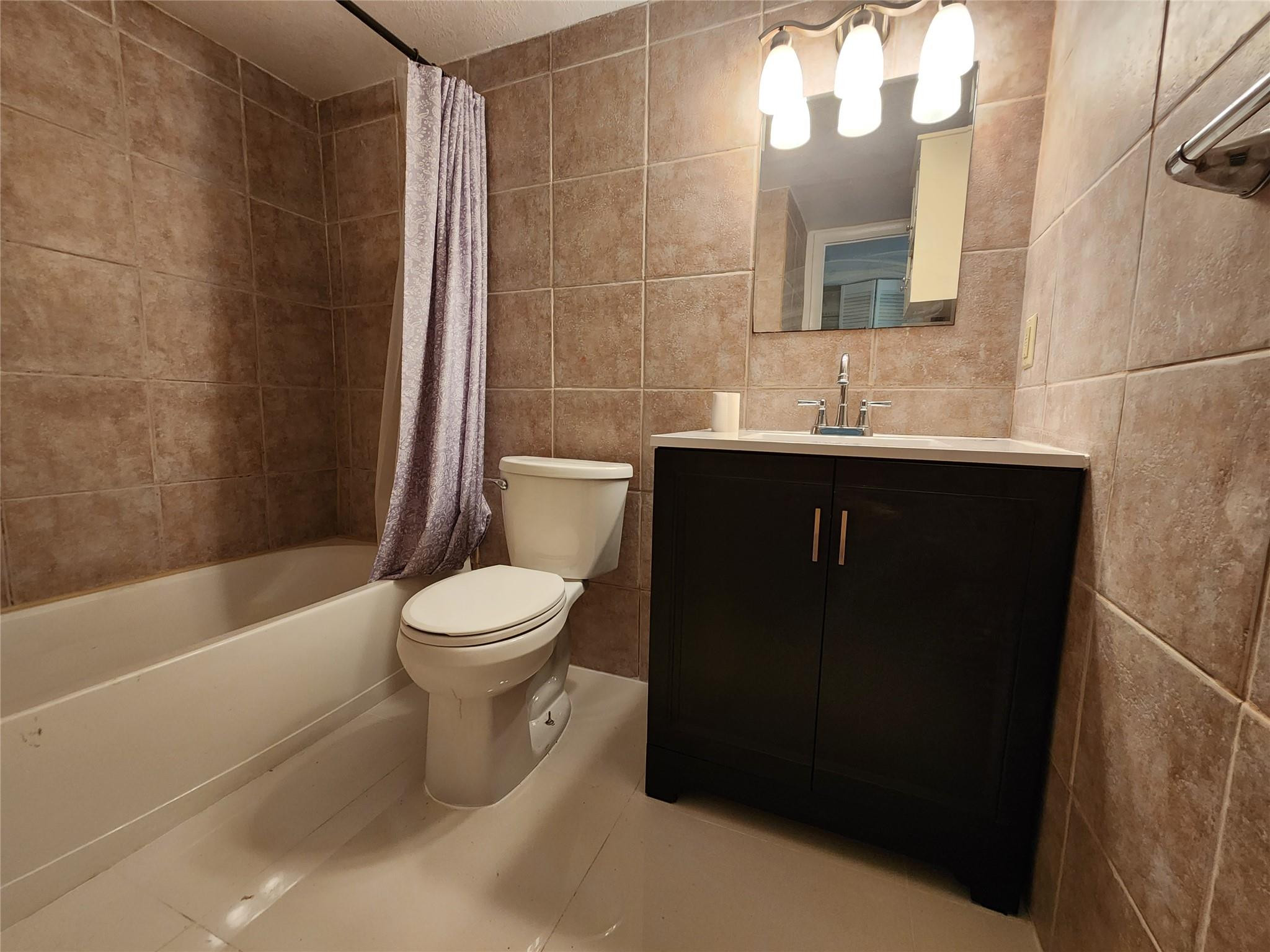 WILTON VILLAGE CONDO - Residential