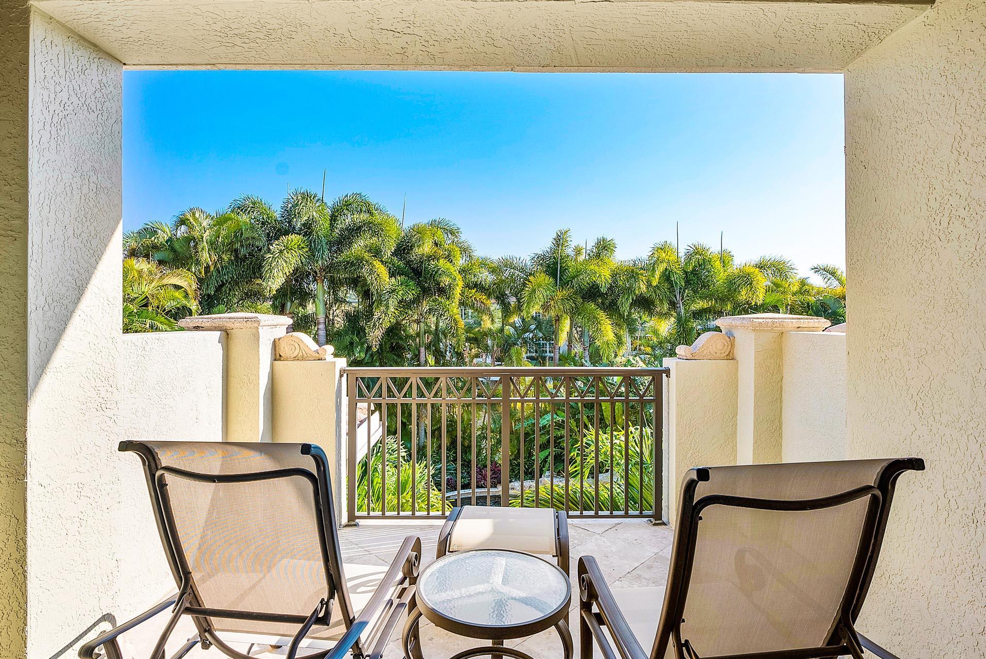 ROYAL PALM YACHT & COUNTRY CLUB - Residential