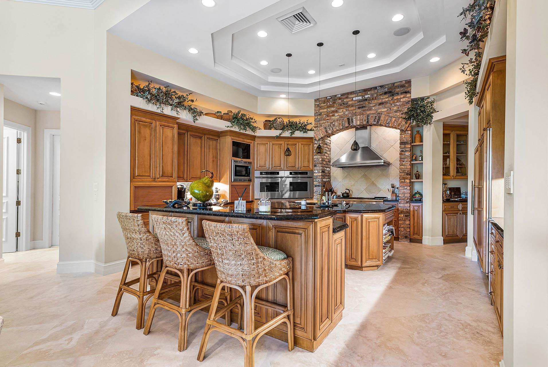 ROYAL PALM YACHT & COUNTRY CLUB - Residential