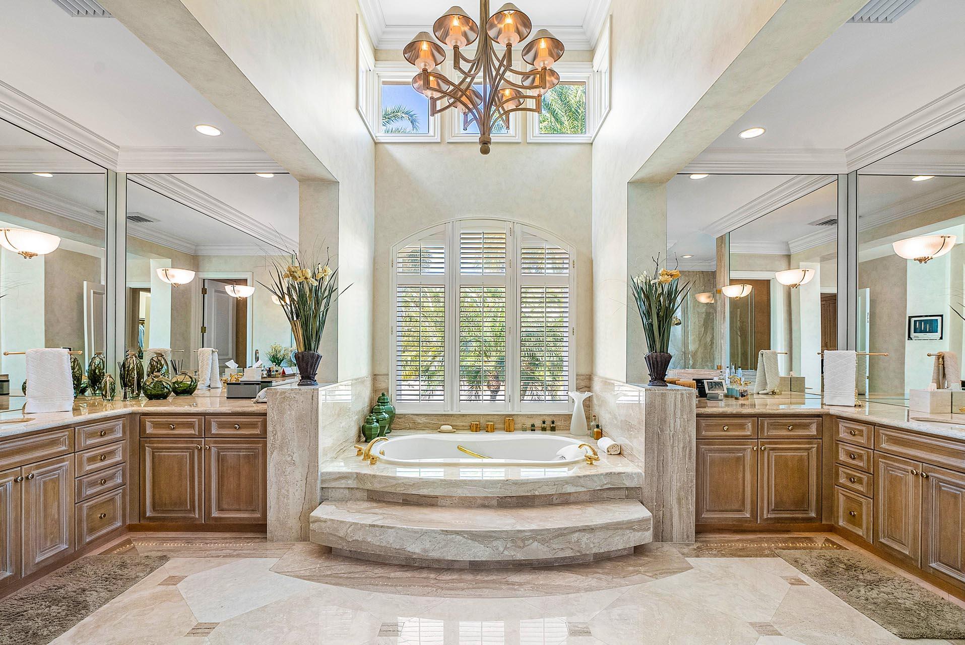 ROYAL PALM YACHT & COUNTRY CLUB - Residential