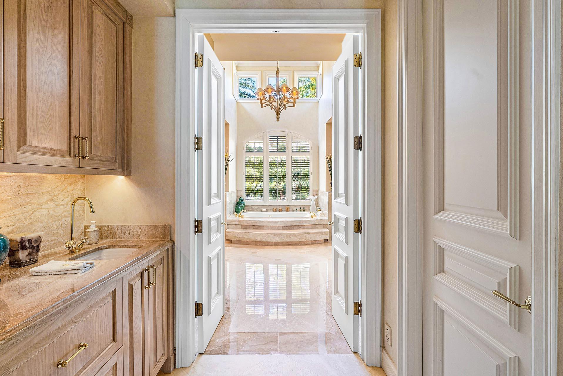 ROYAL PALM YACHT & COUNTRY CLUB - Residential