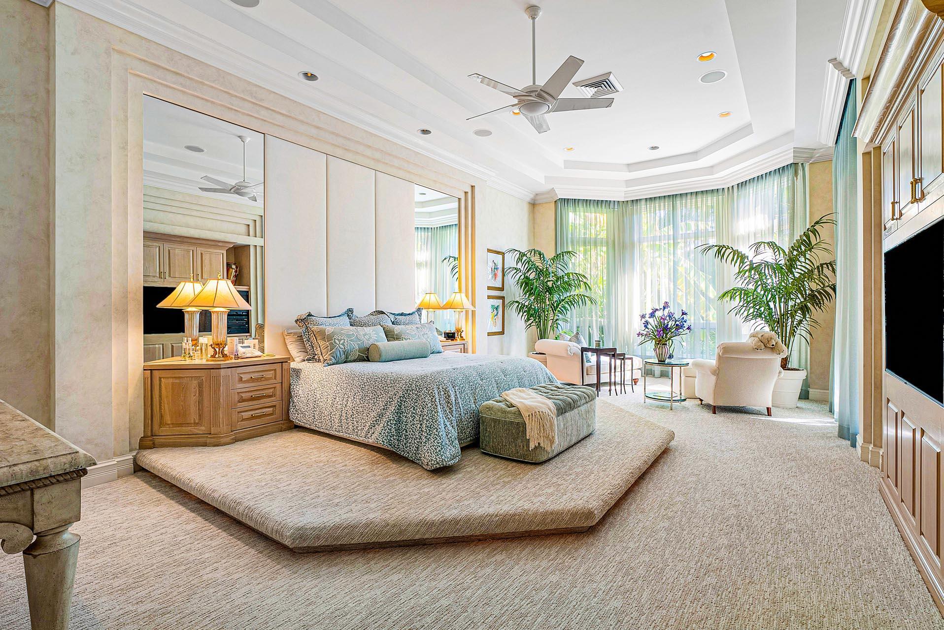 ROYAL PALM YACHT & COUNTRY CLUB - Residential
