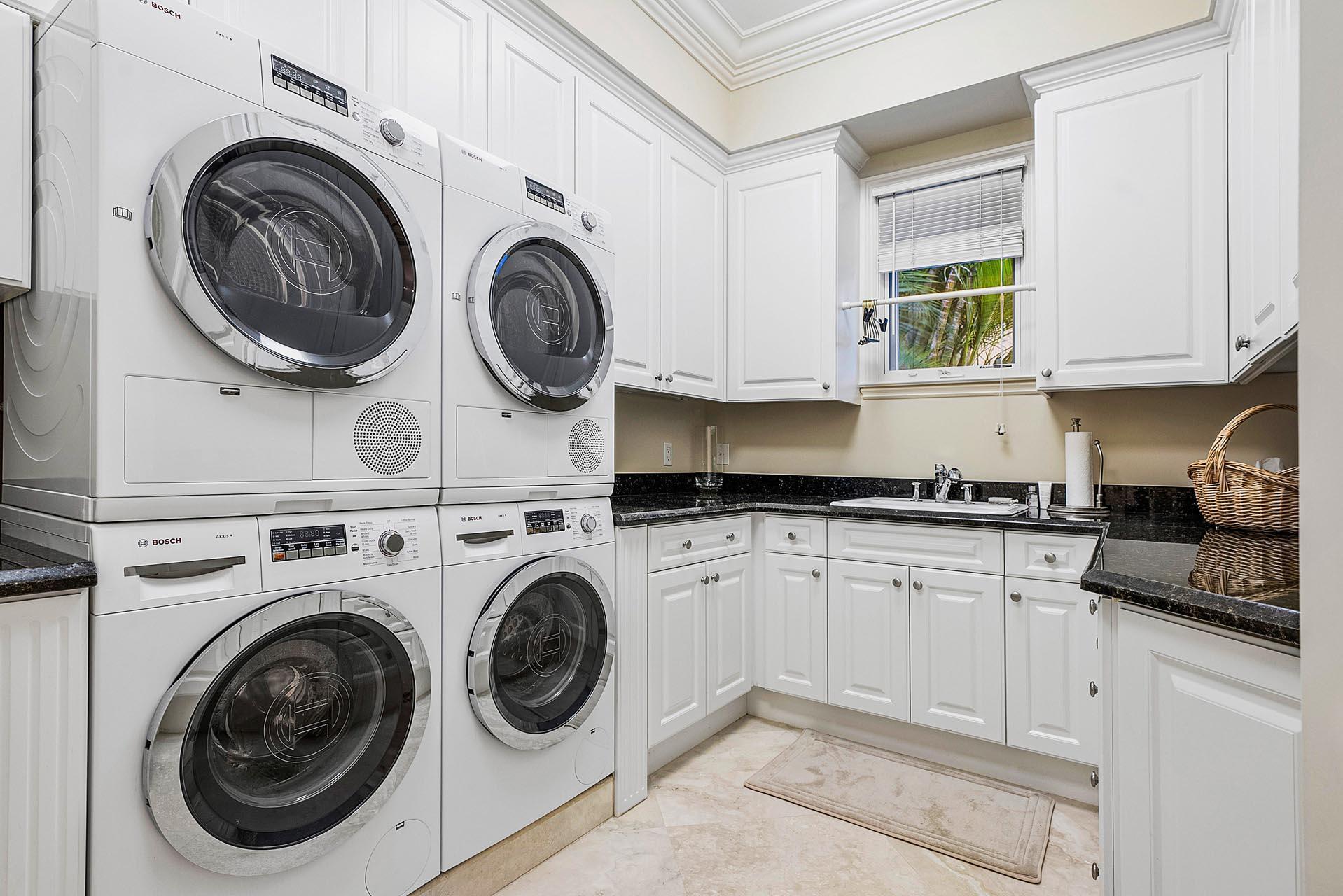 ROYAL PALM YACHT & COUNTRY CLUB - Residential