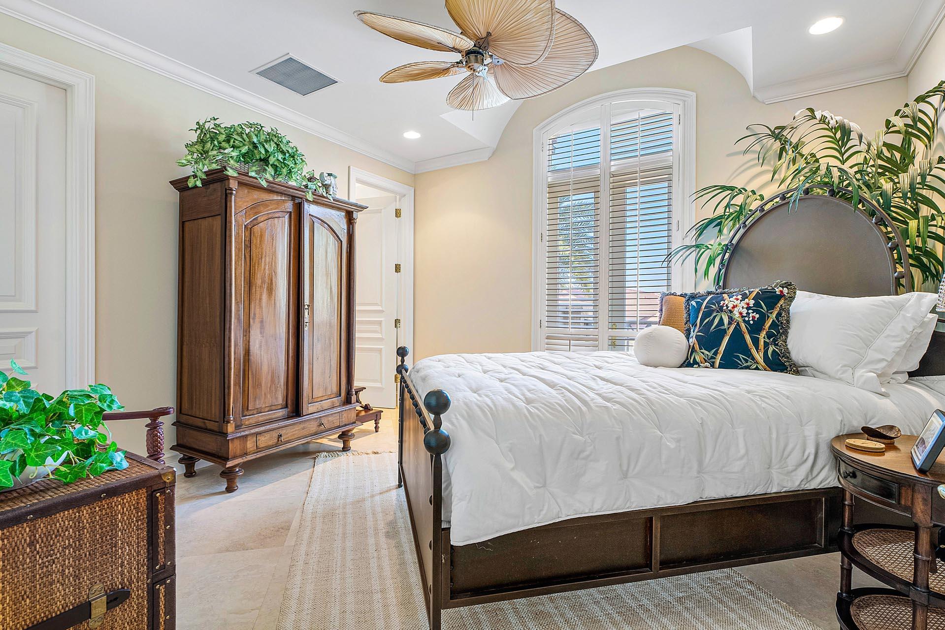 ROYAL PALM YACHT & COUNTRY CLUB - Residential