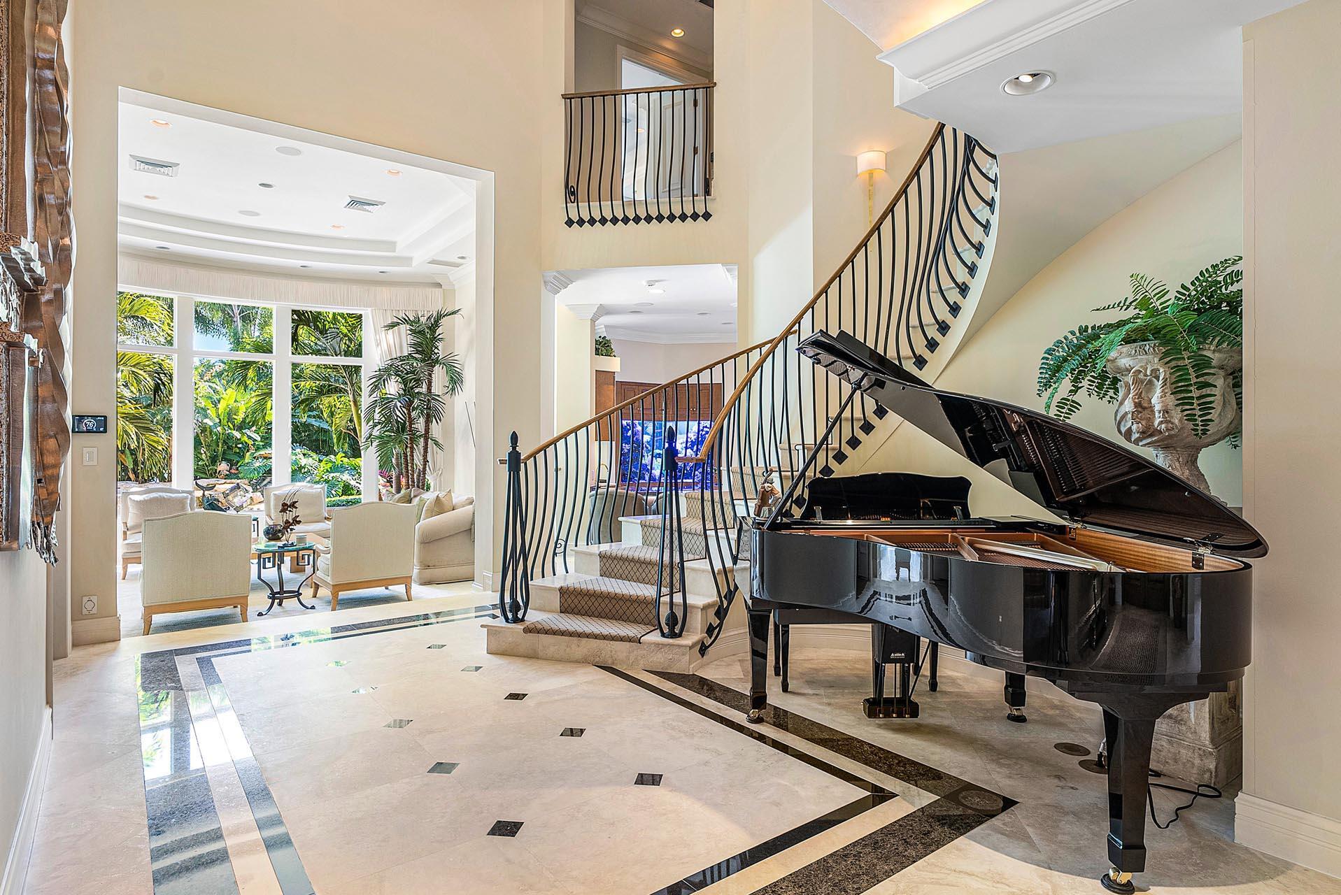 ROYAL PALM YACHT & COUNTRY CLUB - Residential