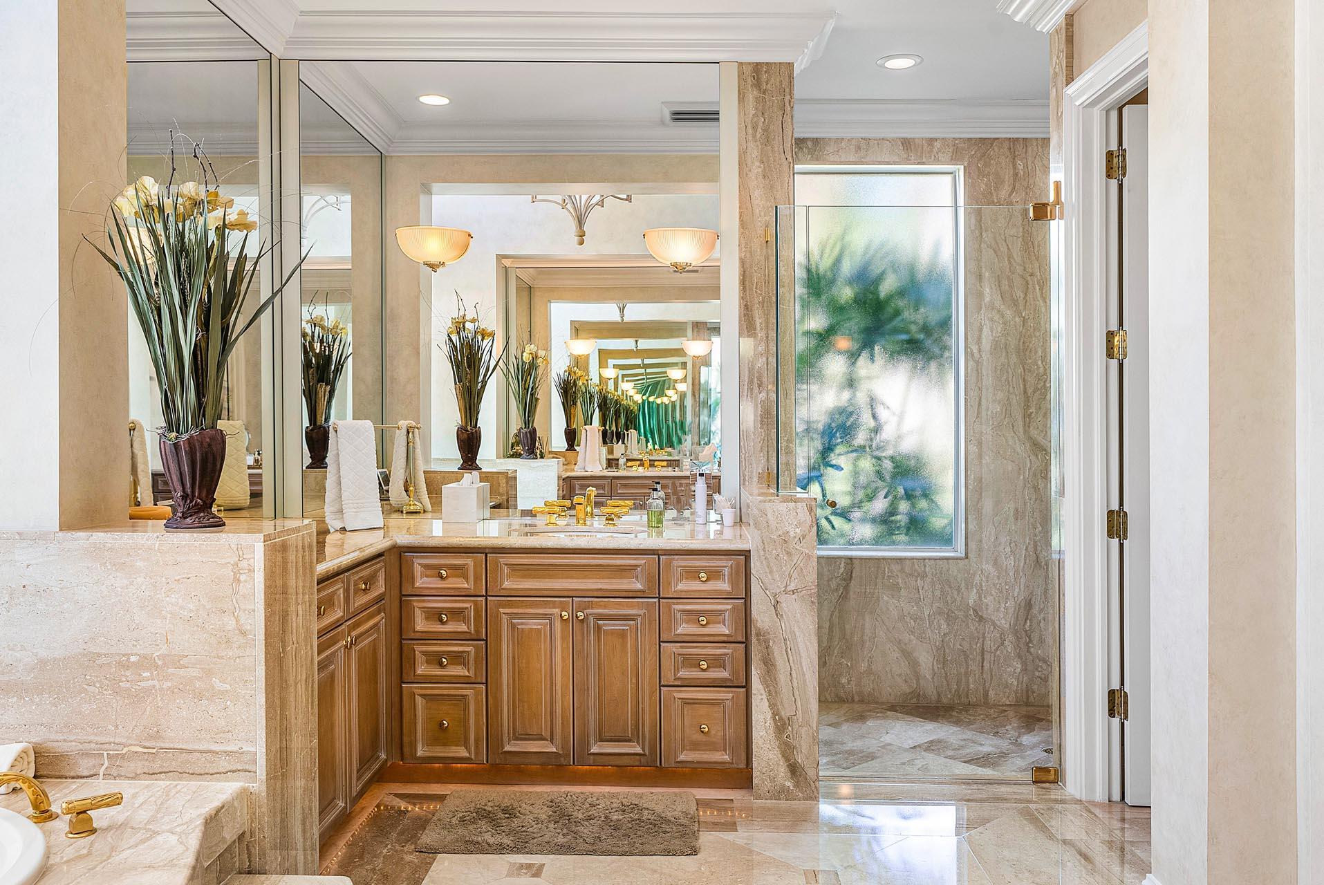 ROYAL PALM YACHT & COUNTRY CLUB - Residential