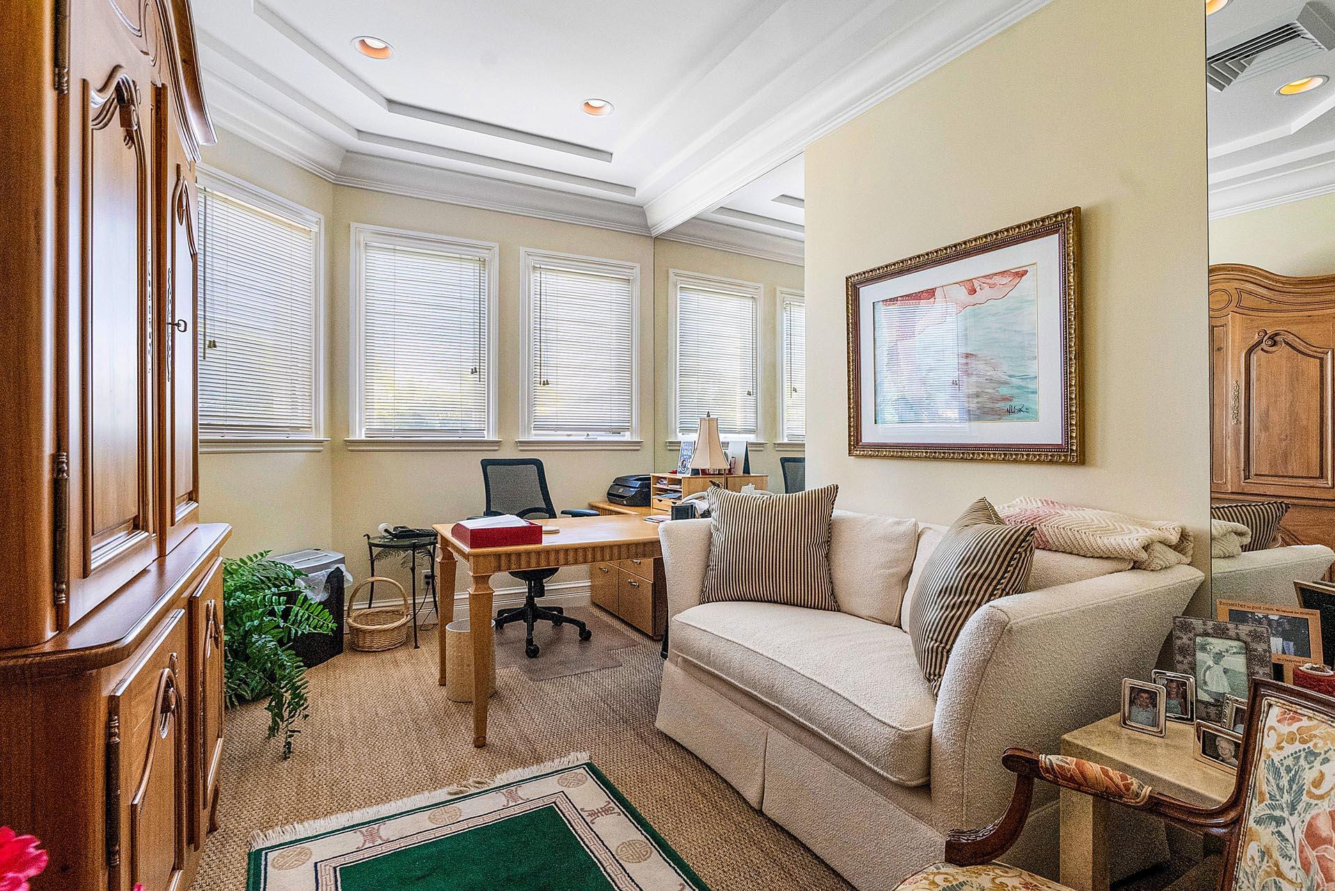 ROYAL PALM YACHT & COUNTRY CLUB - Residential