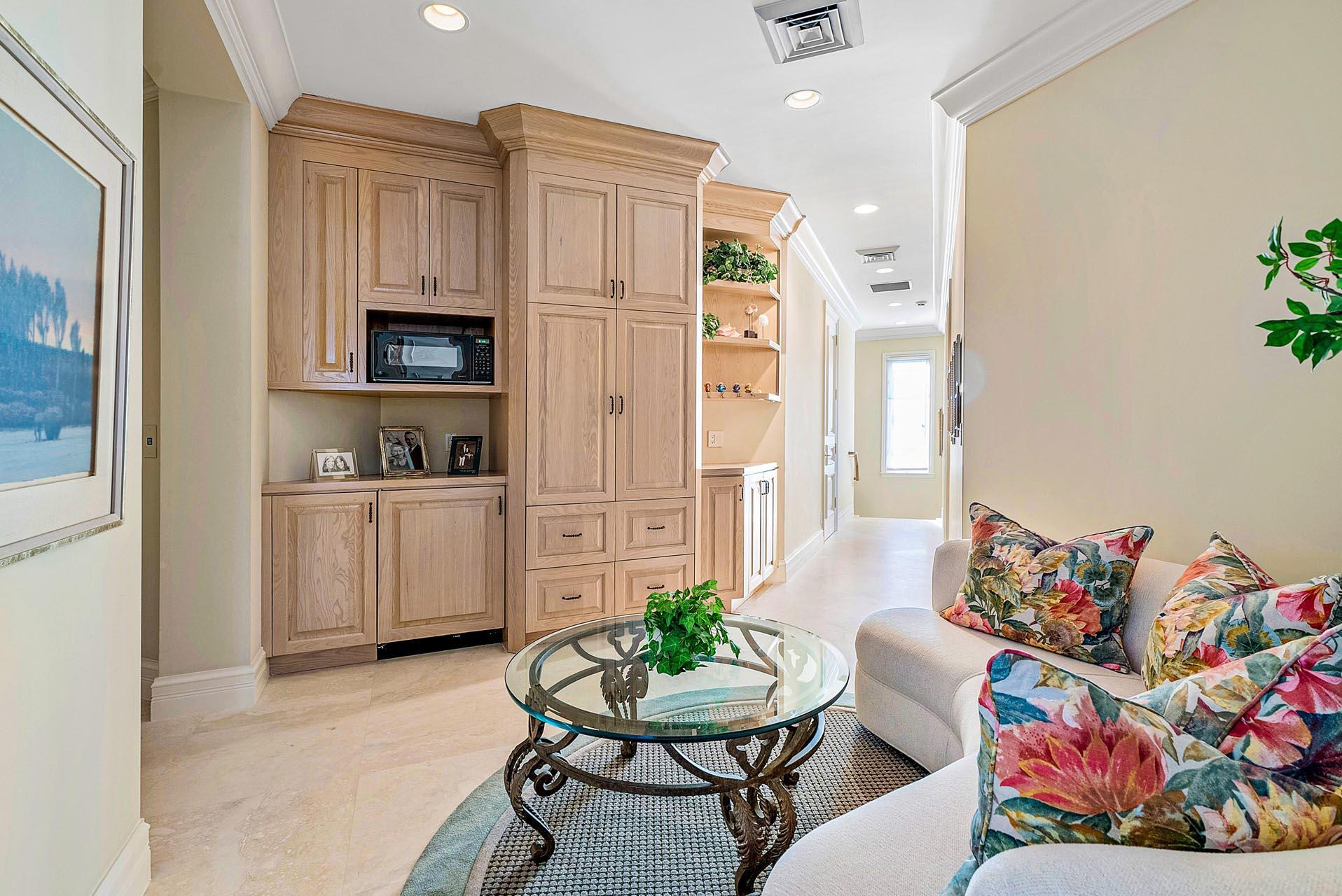 ROYAL PALM YACHT & COUNTRY CLUB - Residential