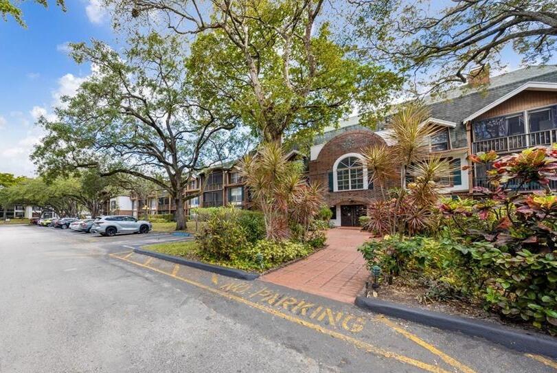 INTERNATIONAL VILLAGE AT INVERRARY - Residential