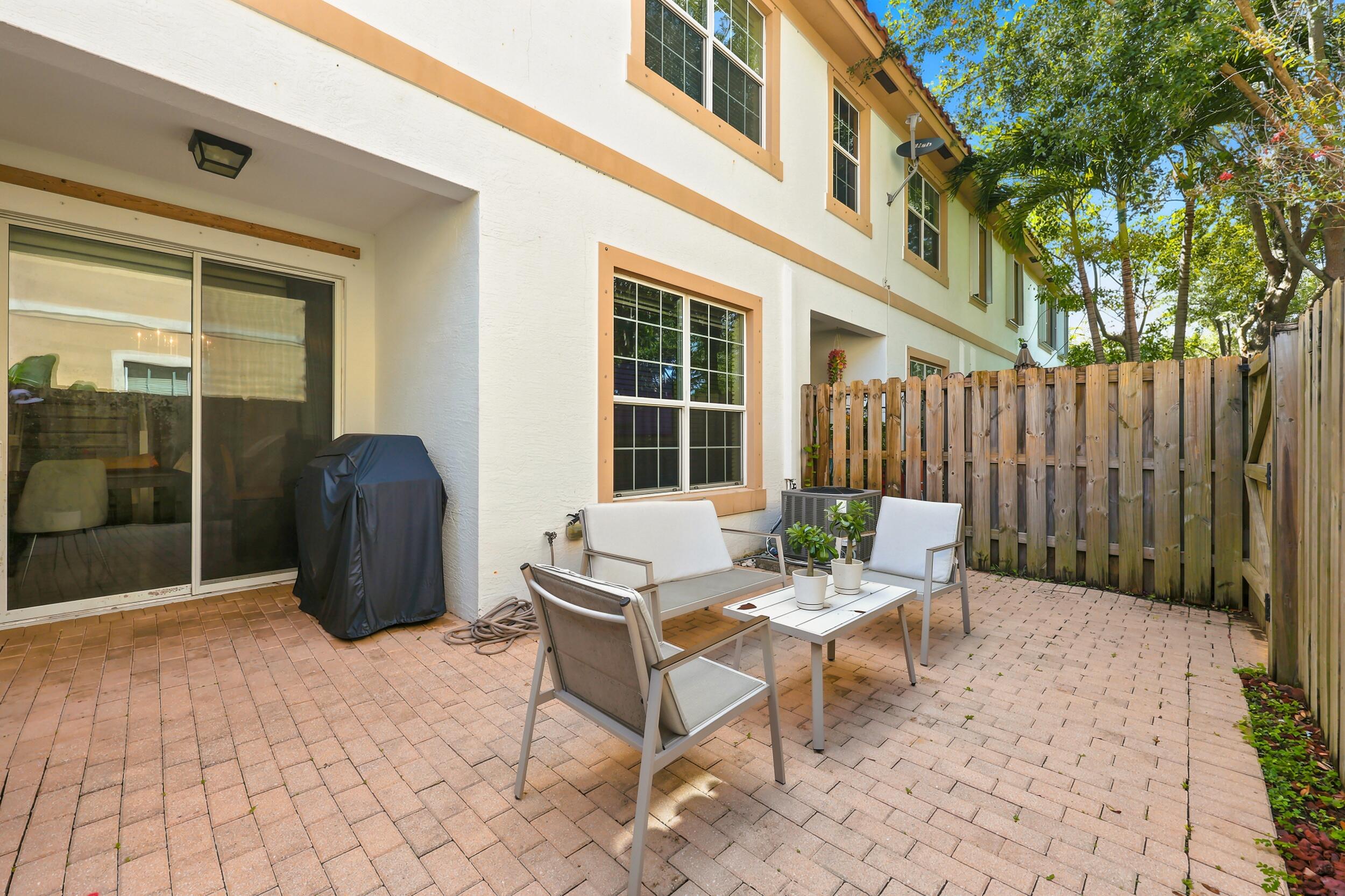 CHARLESTON COMMONS - Residential