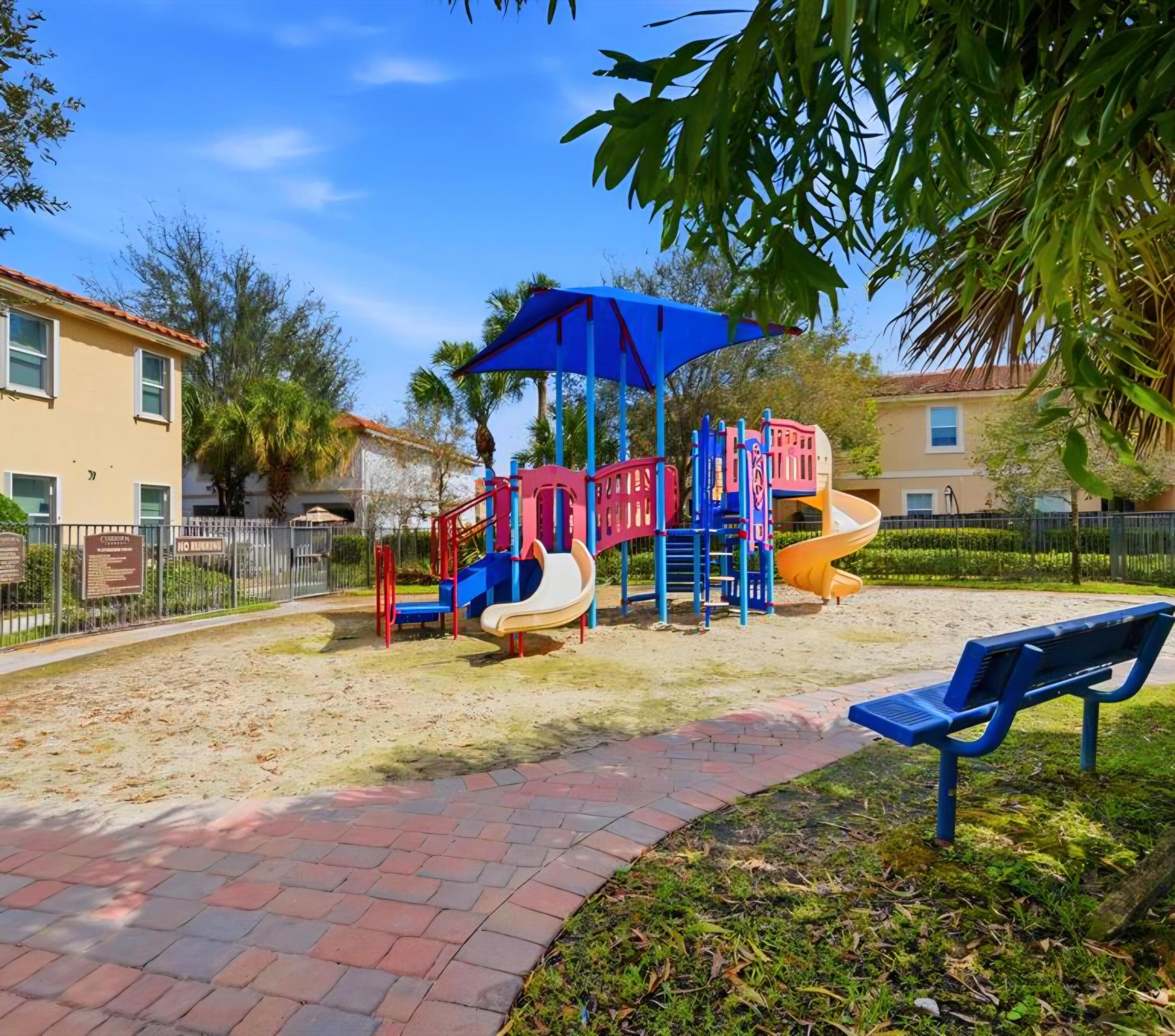 CHARLESTON COMMONS - Residential