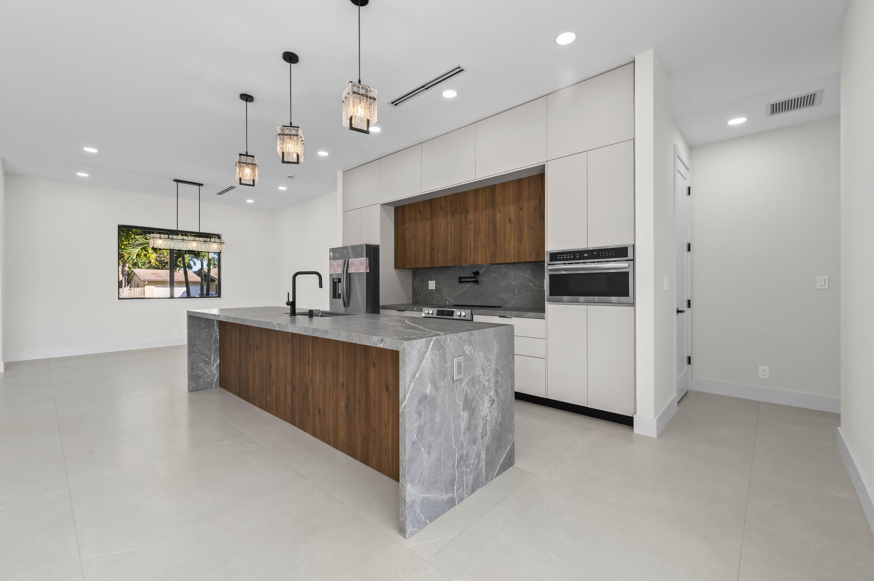 COCONUT CREEK 11TH SEC - Residential