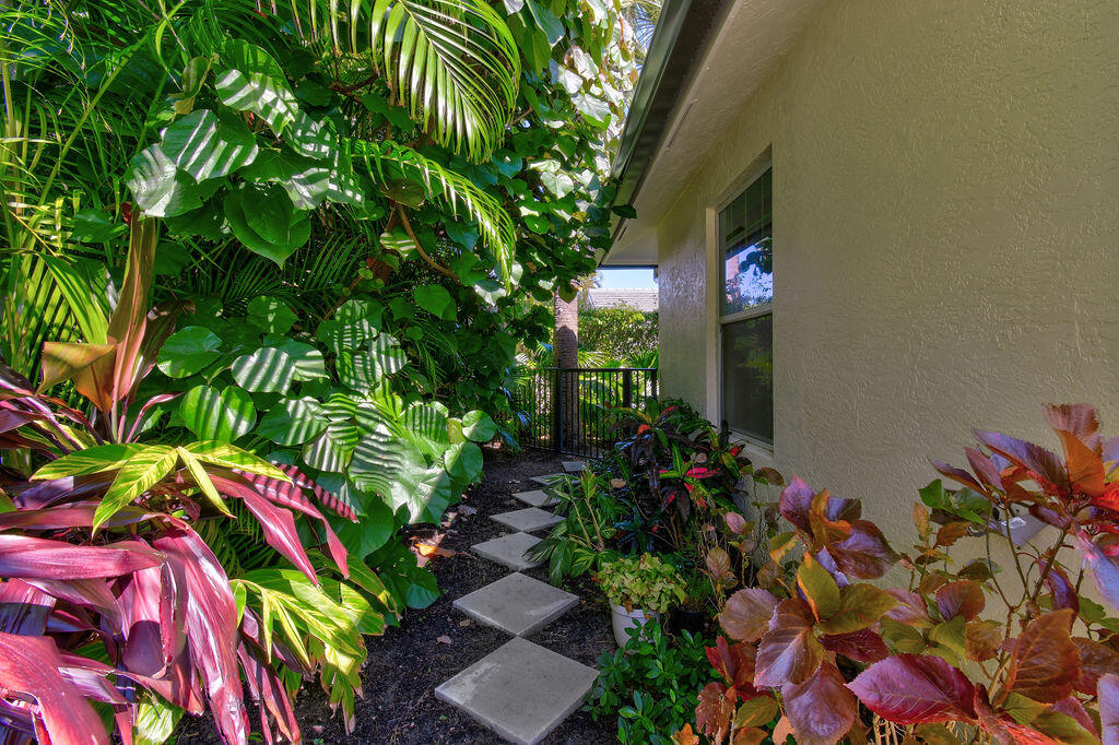 JUPITER INLET BEACH COLONY - Residential