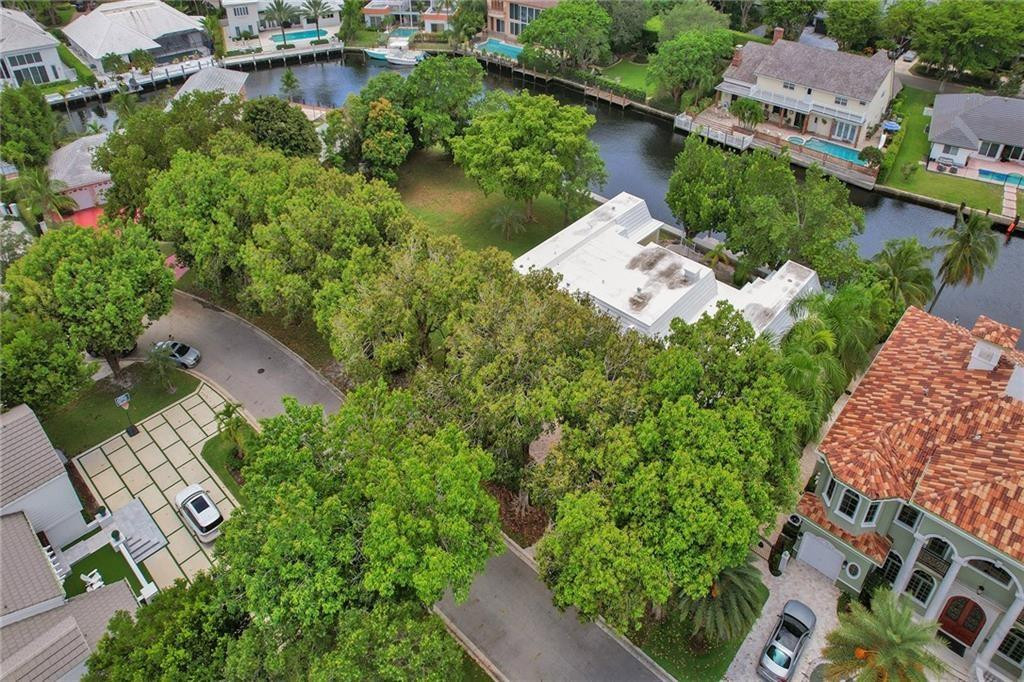 BAY COLONY - Land