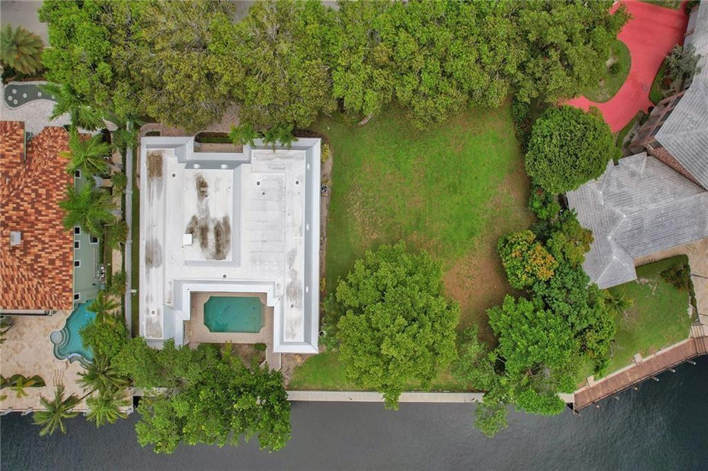 BAY COLONY - Land
