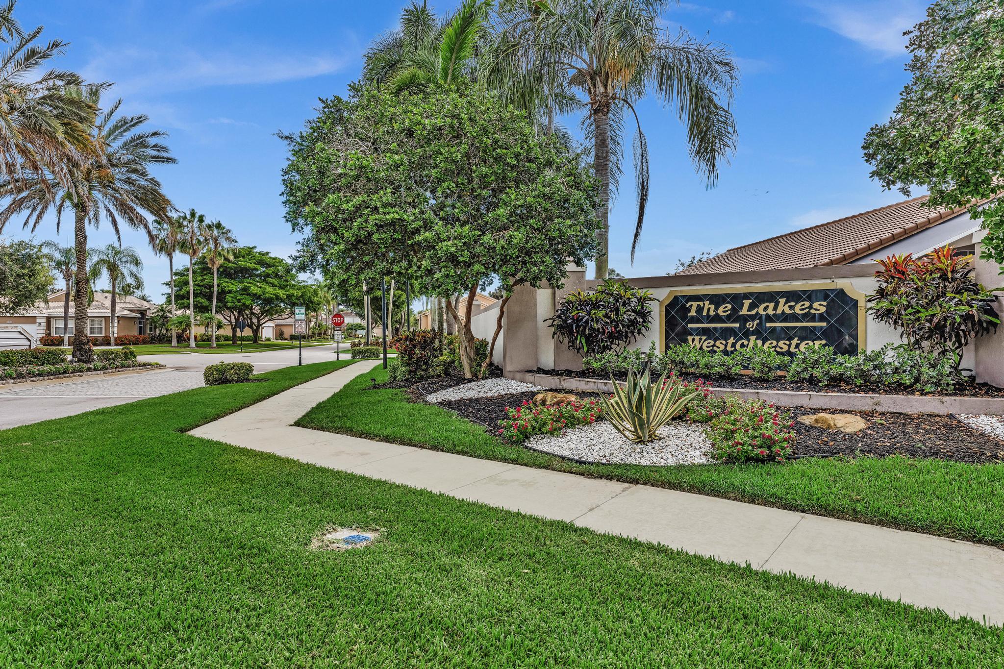 Lakes of Westchester, Pipers Glen - Residential