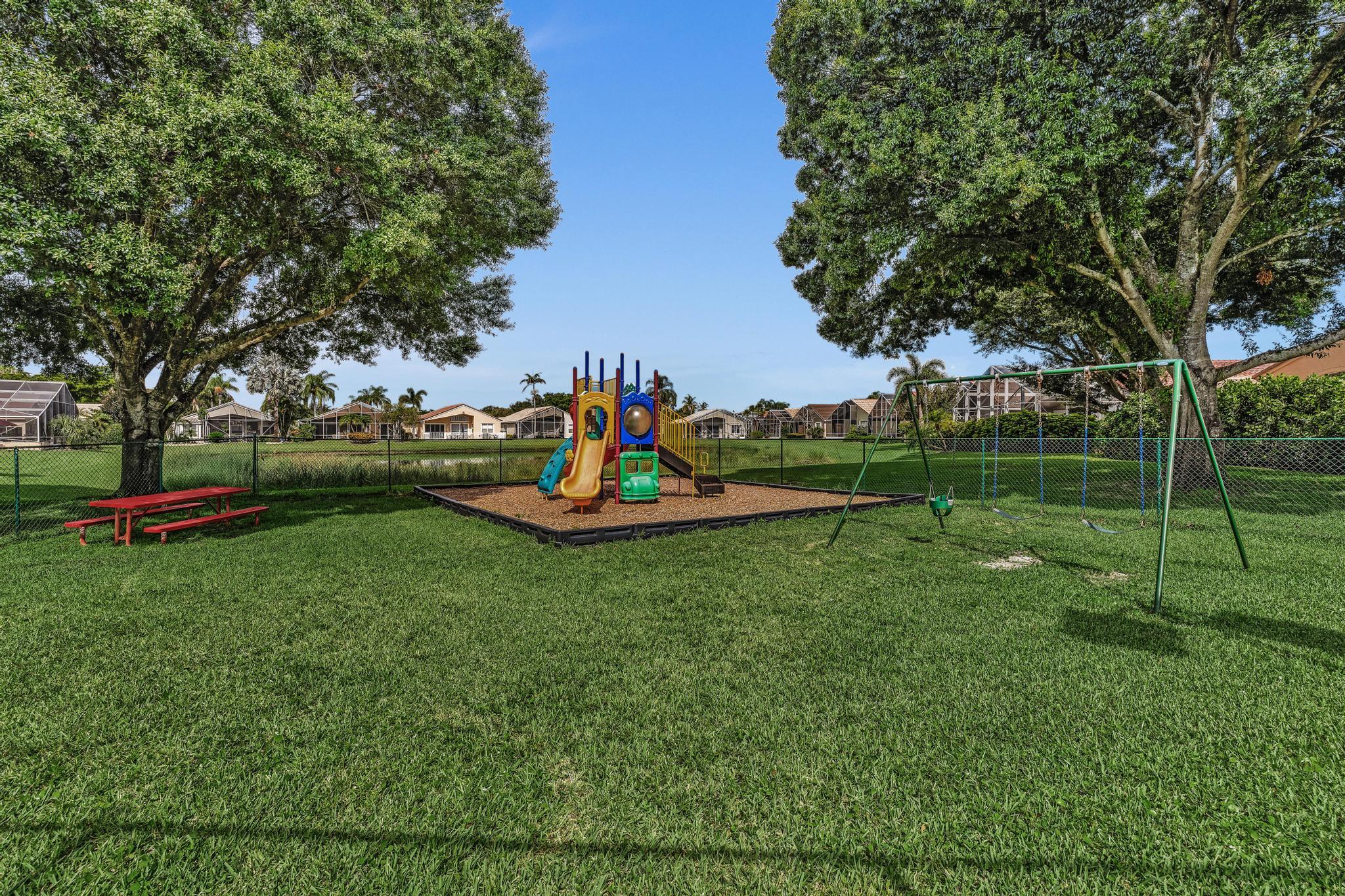 Lakes of Westchester, Pipers Glen - Residential