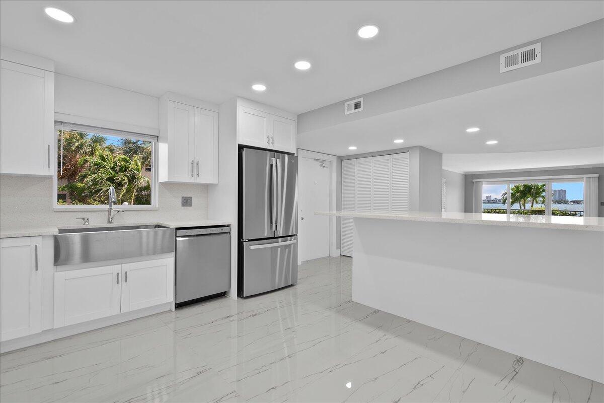LAKE HARBOR COVE CONDO - Residential Lease